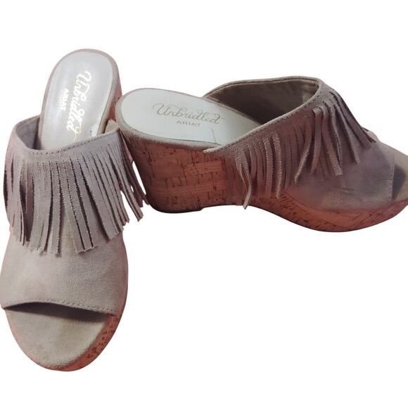 Unbridled Ariat Fringe Cork Mule 4" tan slip on heels Sz 7 good condition - Picture 2 of 7